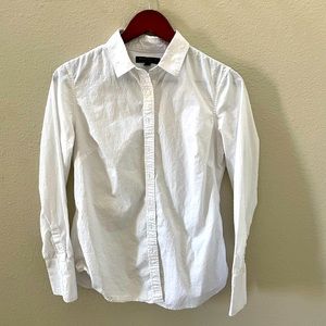 Banana Republic White Size 6 Riley Button Down Shirt